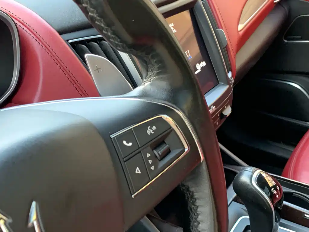 Maserati Levante 2018 — фото 25