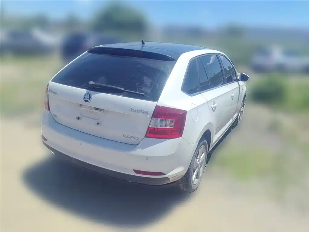 Skoda Rapid Spaceback 2016 — фото 12