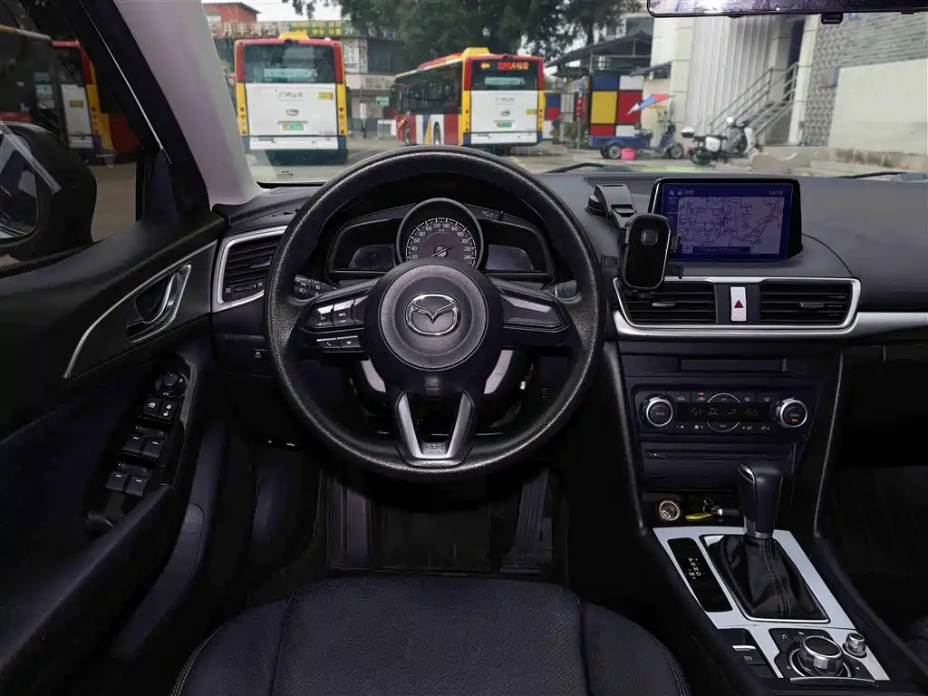Mazda 3 Axela 2019 — фото 11