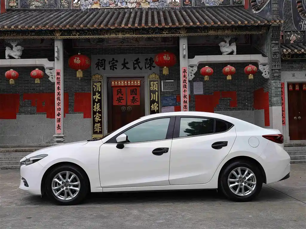 Mazda 3 Axela 2019 — фото 10
