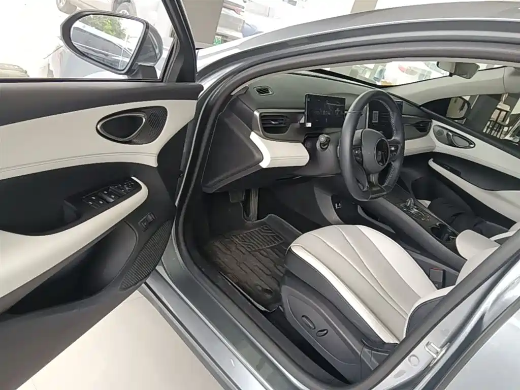 BYD Seal 05 DM-i 2025 — фото 16