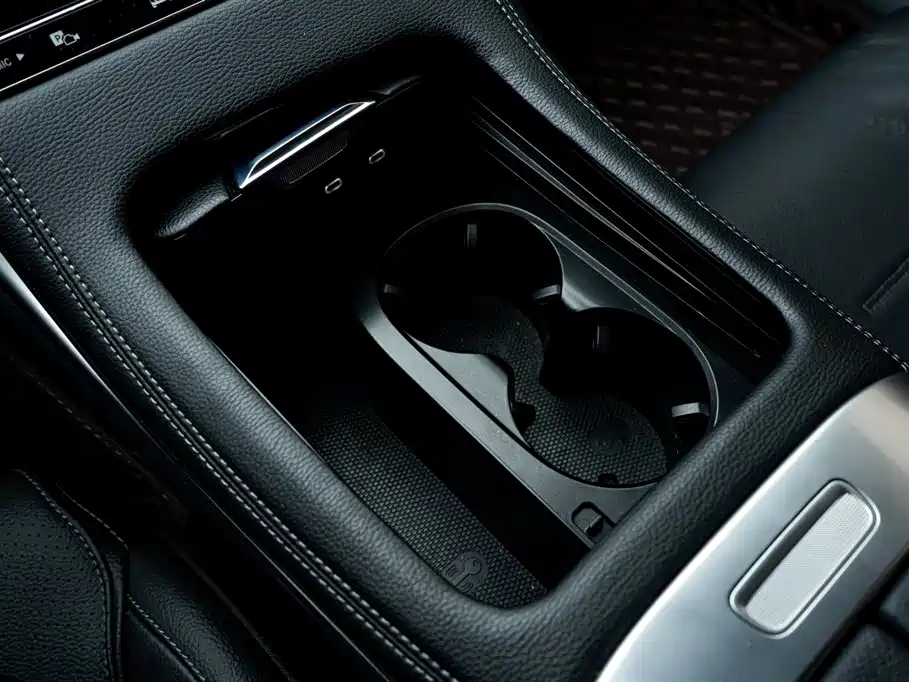 Mercedes-Benz C-Class 2024 — фото 24