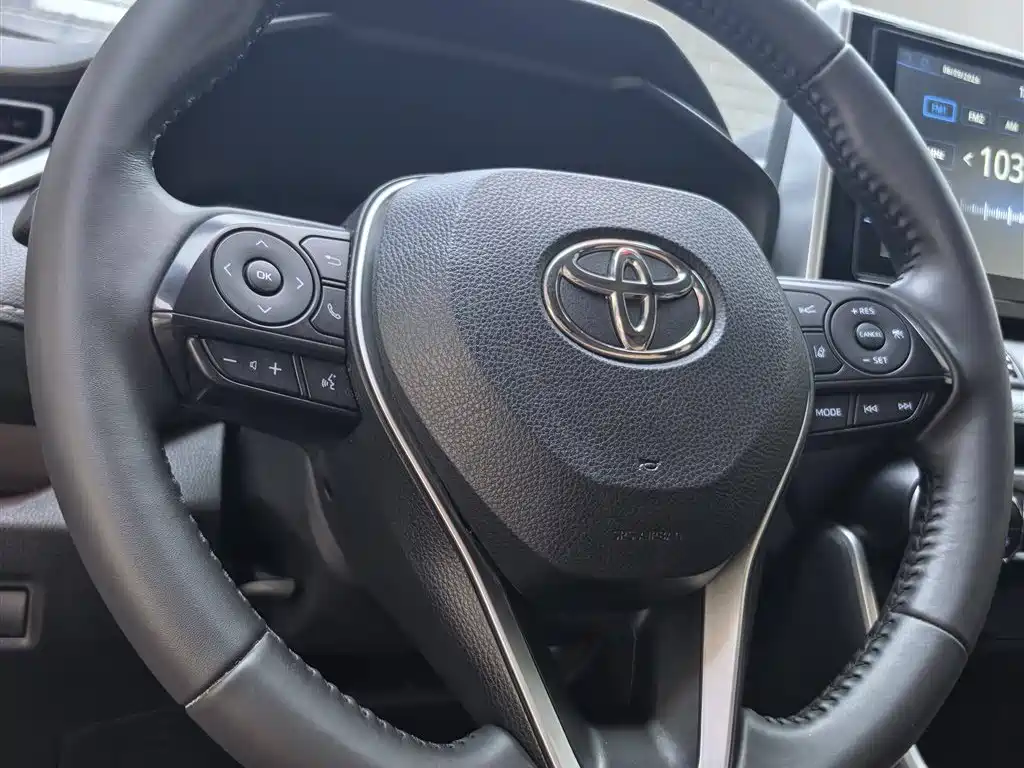 Toyota RAV4 2020 — фото 12