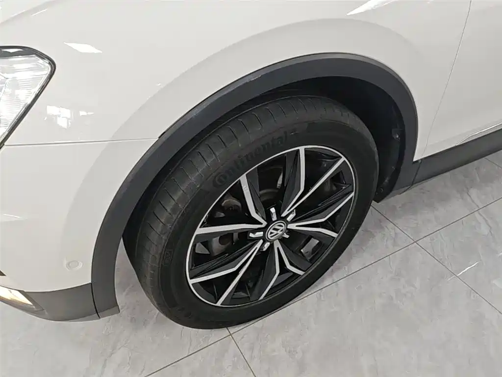 Volkswagen Tiguan L 2020 — фото 23