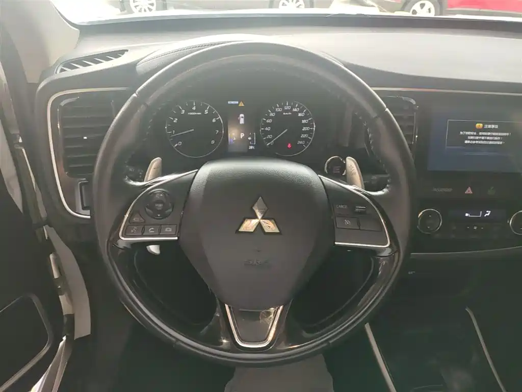 Mitsubishi Outlander 2019 — фото 11