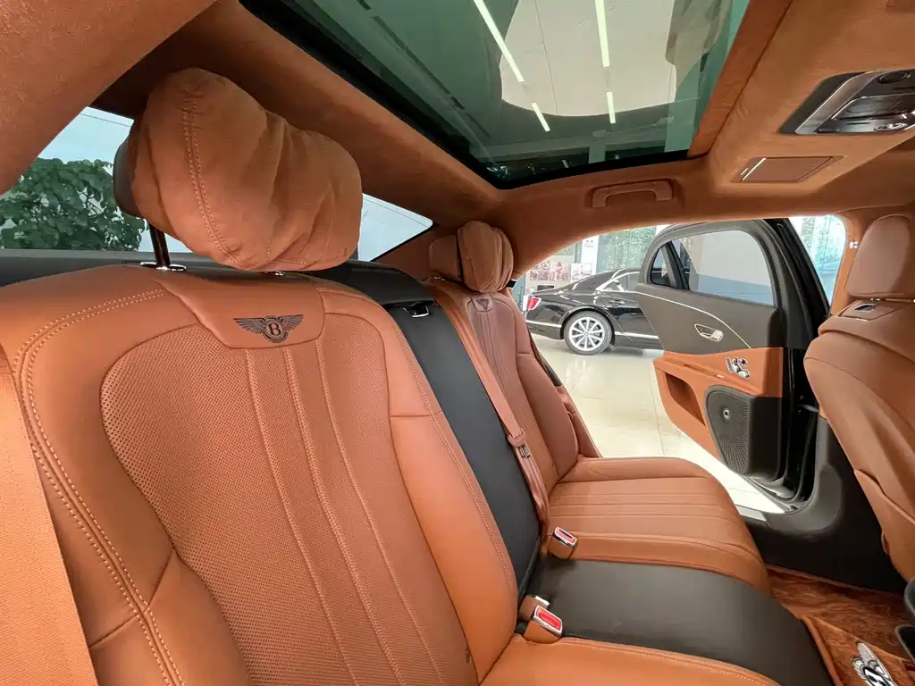 Bentley Flying Spur 2024 — фото 16