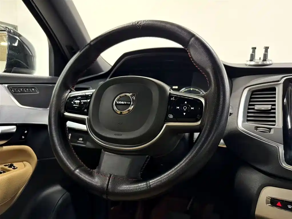Volvo XC90 2019 — фото 13