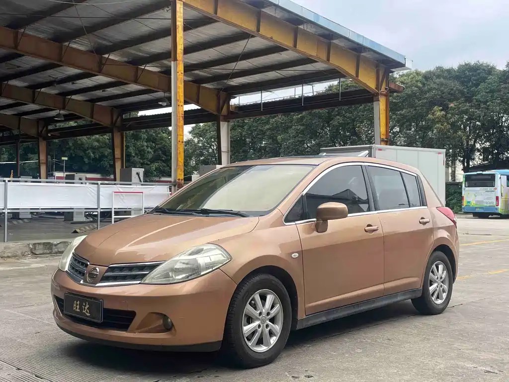 Nissan Tiida 2010