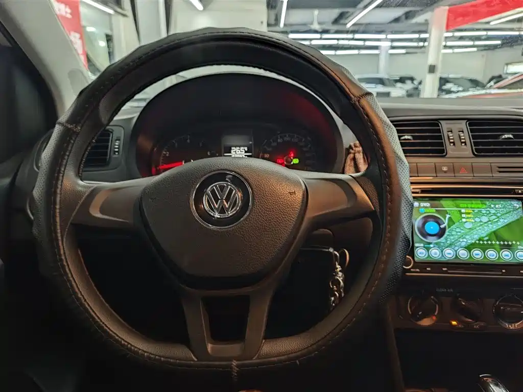 Volkswagen Polo 2016 — фото 15