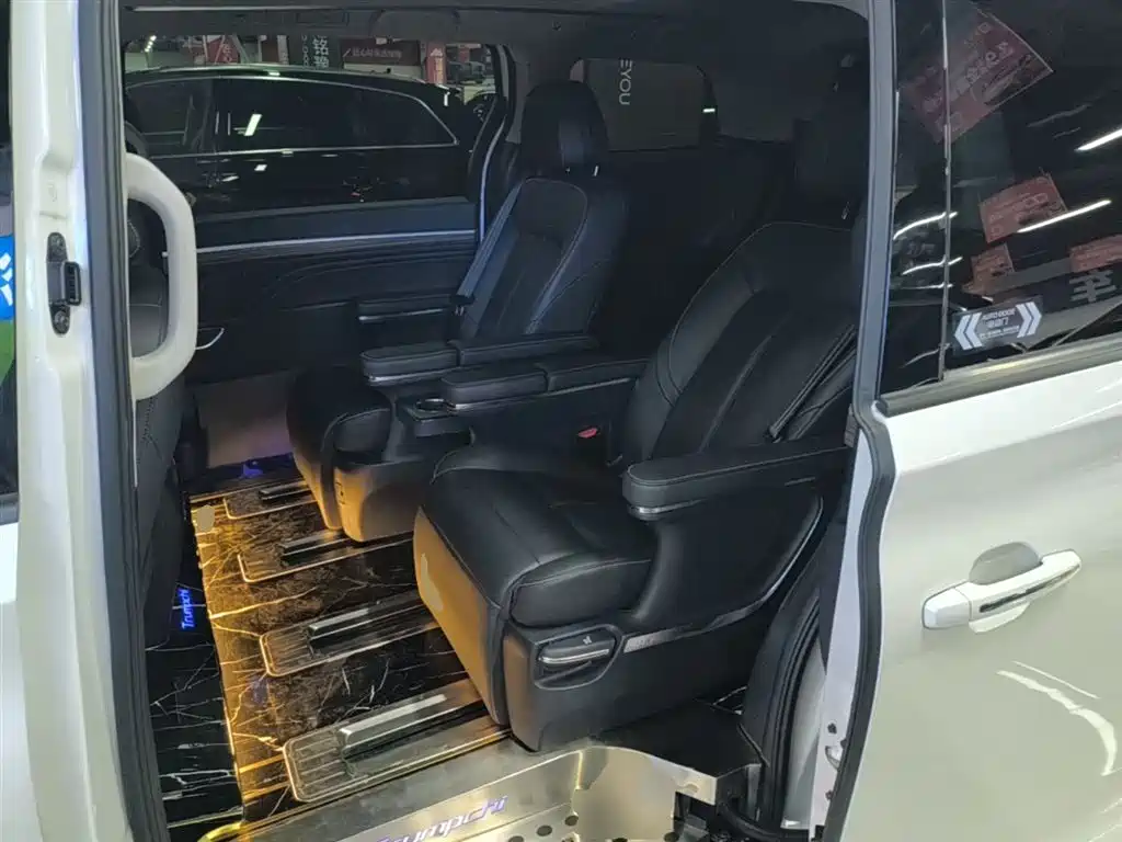 GAC Motor Trumpchi M8 2022 — фото 17