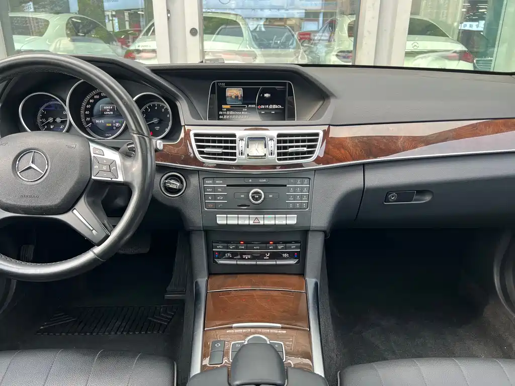 Mercedes-Benz E-Class 2015 — фото 22