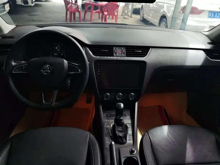 Skoda Octavia 2016 — фото 12