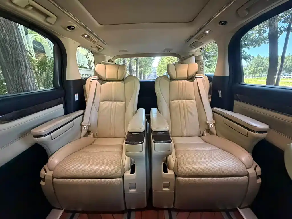 Toyota Alphard 2018 — фото 19