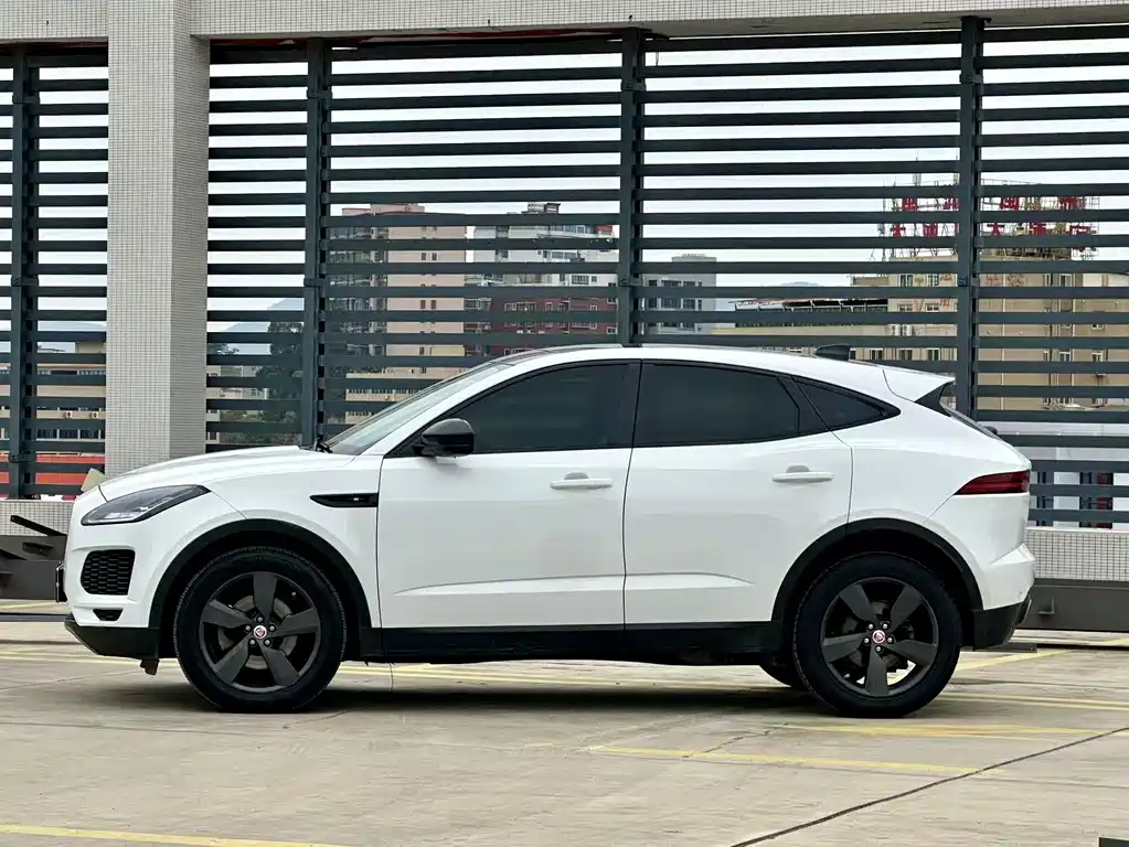 Jaguar E-PACE 2019 — фото 8