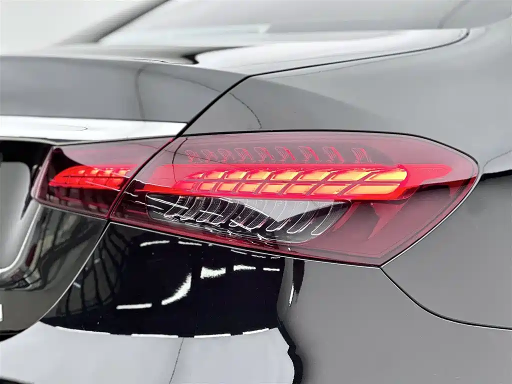 Mercedes-Benz E-Class 2021 — фото 16