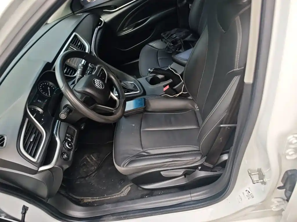 Buick Excelle 2015 — фото 15