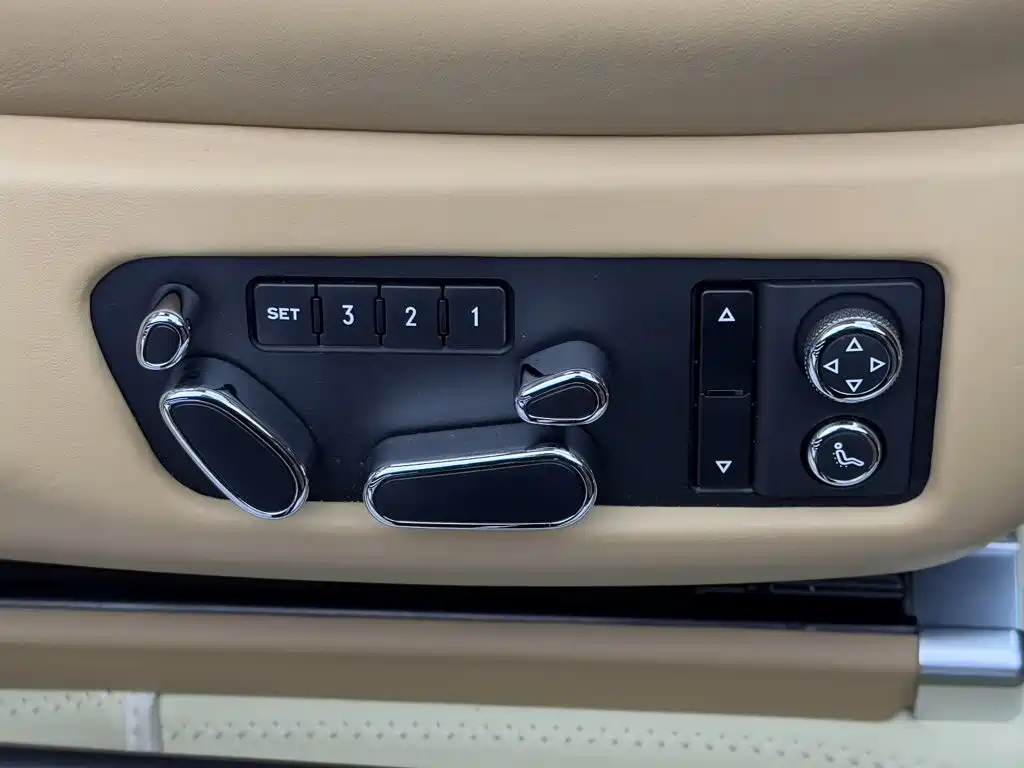 Bentley Flying Spur 2019 — фото 18