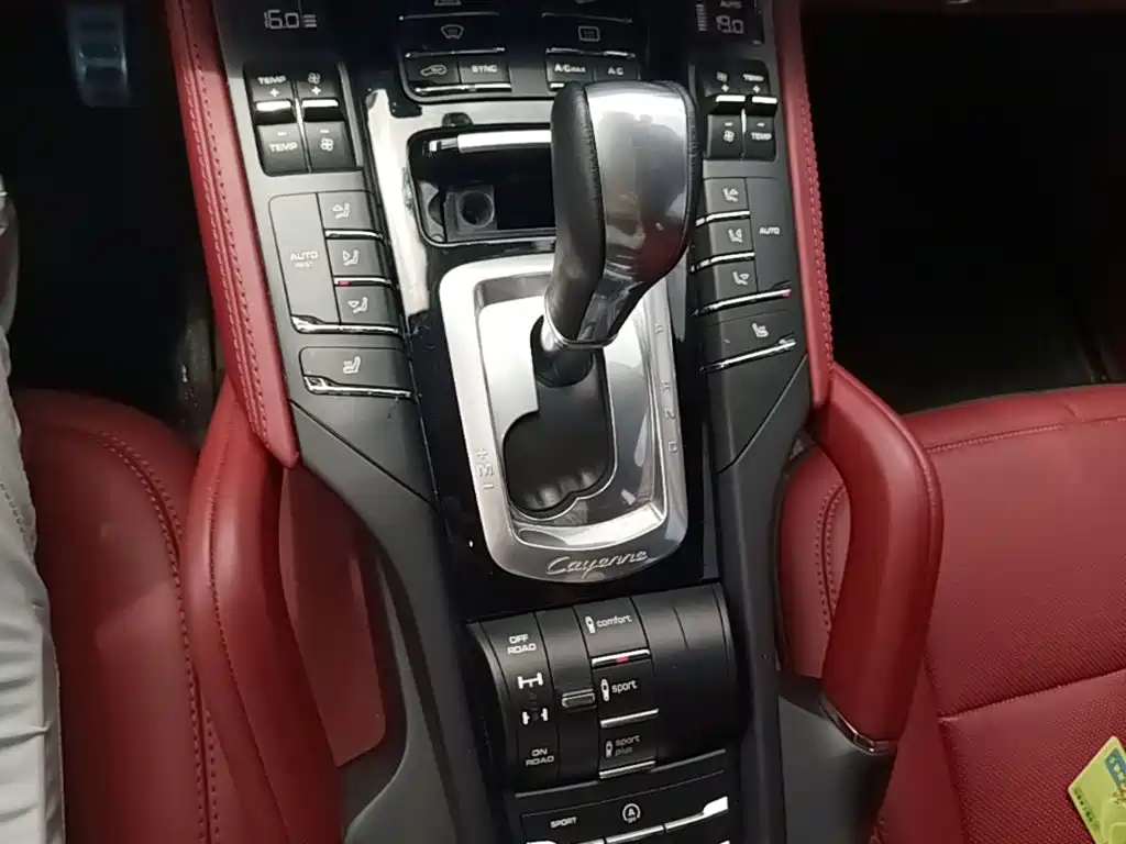 Porsche Cayenne 2017 — фото 21
