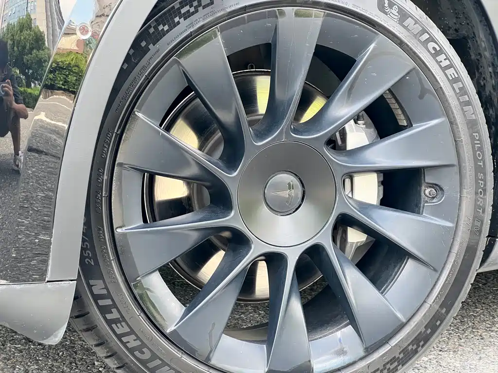 Tesla Model Y 2023 — фото 18