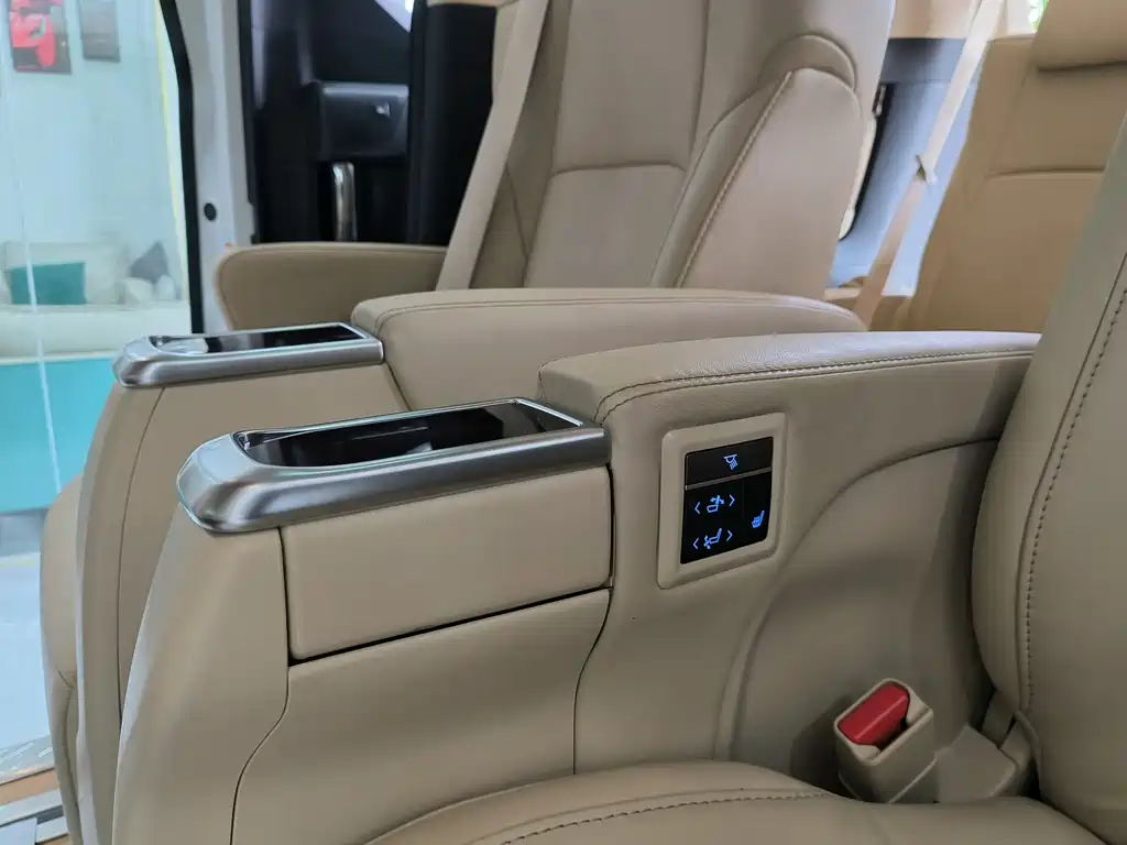 Toyota Alphard 2021 — фото 10
