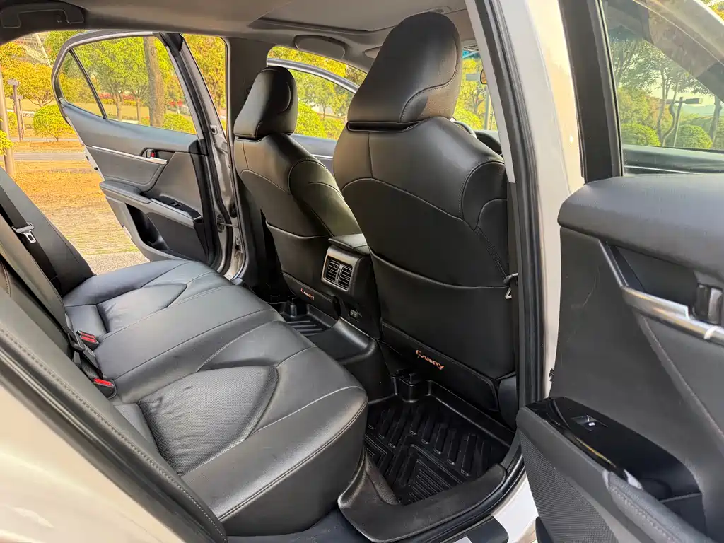 Toyota Camry 2020 — фото 15
