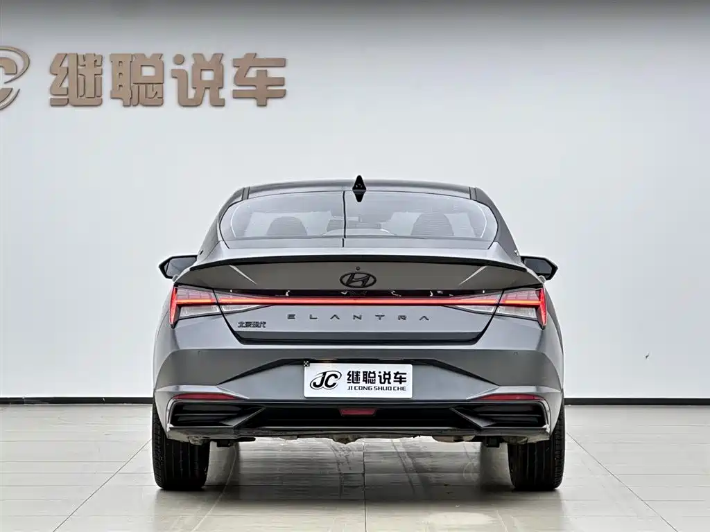 Hyundai Elantra 2022