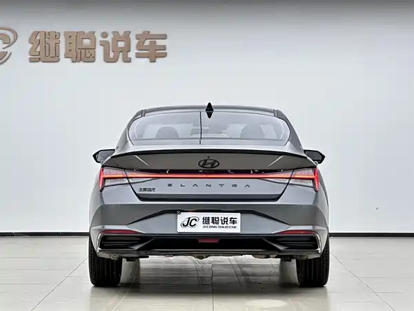 Hyundai Elantra 2022