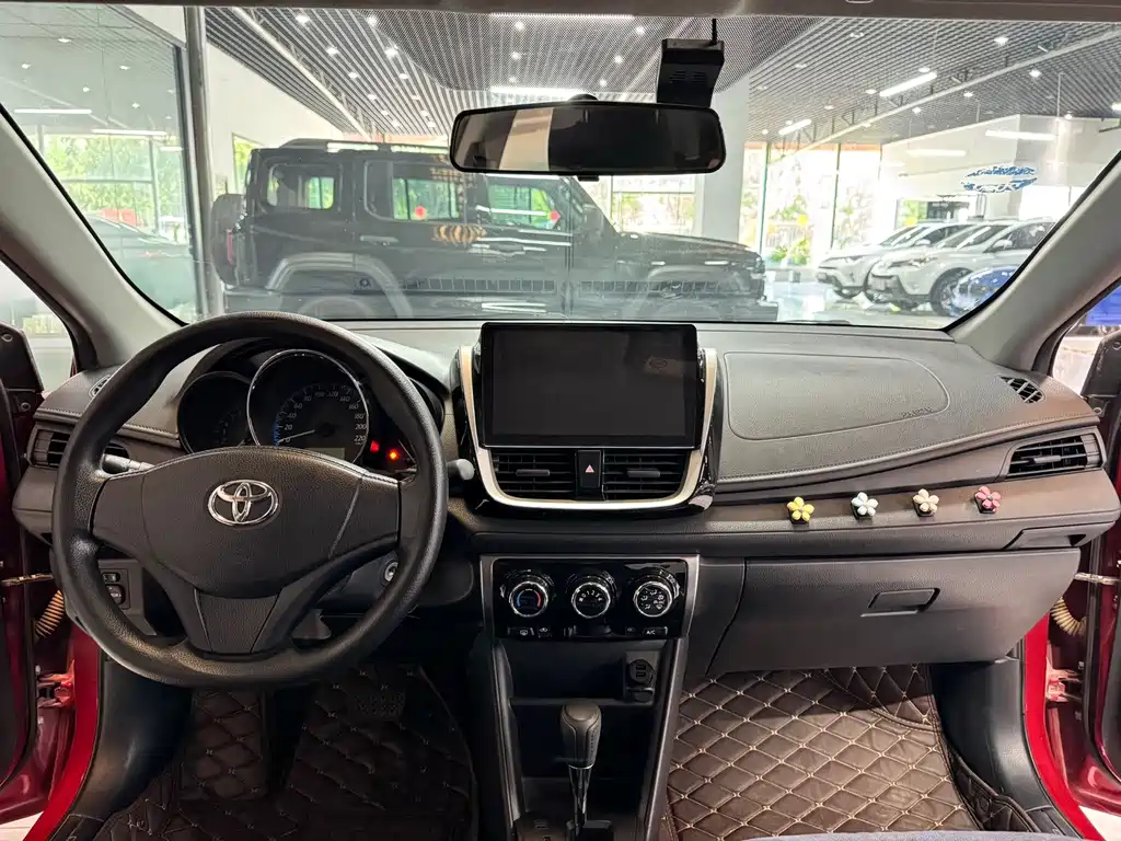 Toyota Yaris L 2018 — фото 9