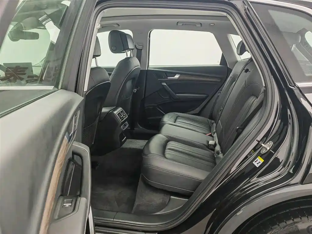 Audi Q5L 2023 — фото 15