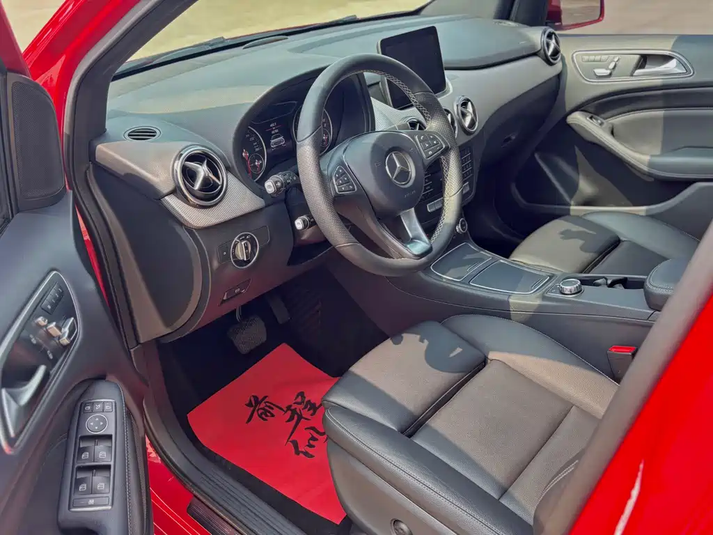 Mercedes-Benz B-Class 2018 — фото 16