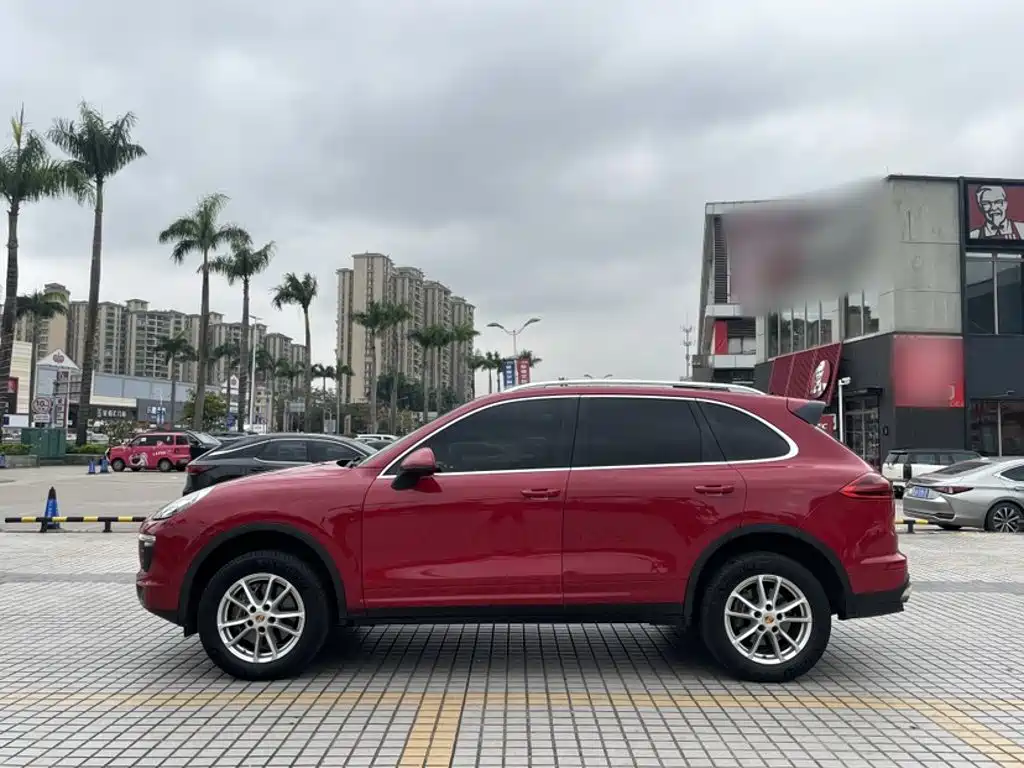 Porsche Cayenne 2016 — фото 25