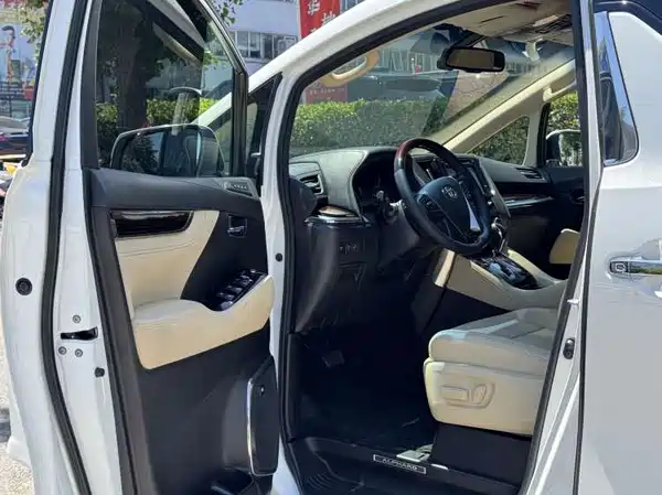 Toyota Alphard 2015