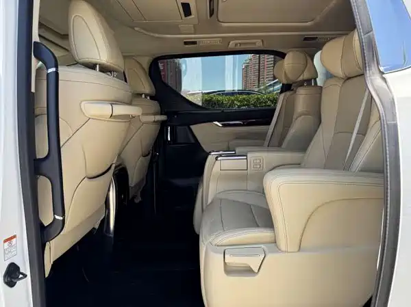 Toyota Alphard 2015