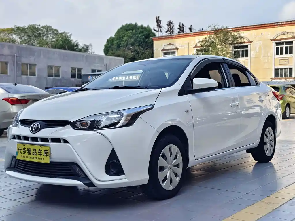 Toyota Yaris L 2017 — фото 1