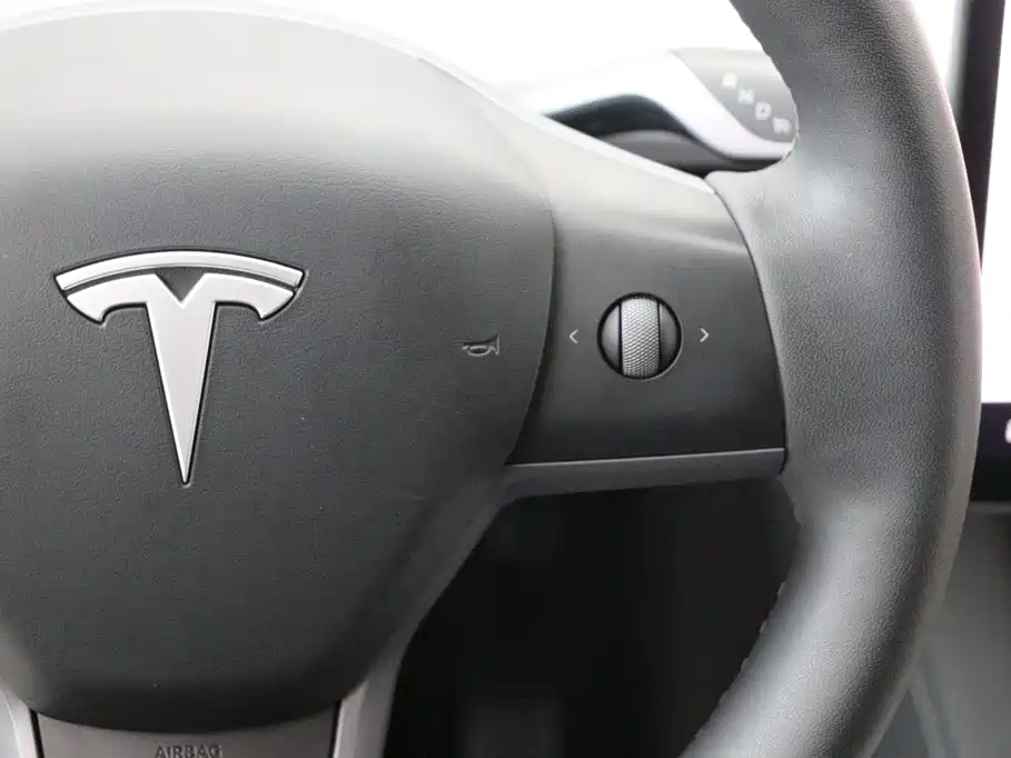 Tesla Model Y 2024 — фото 17