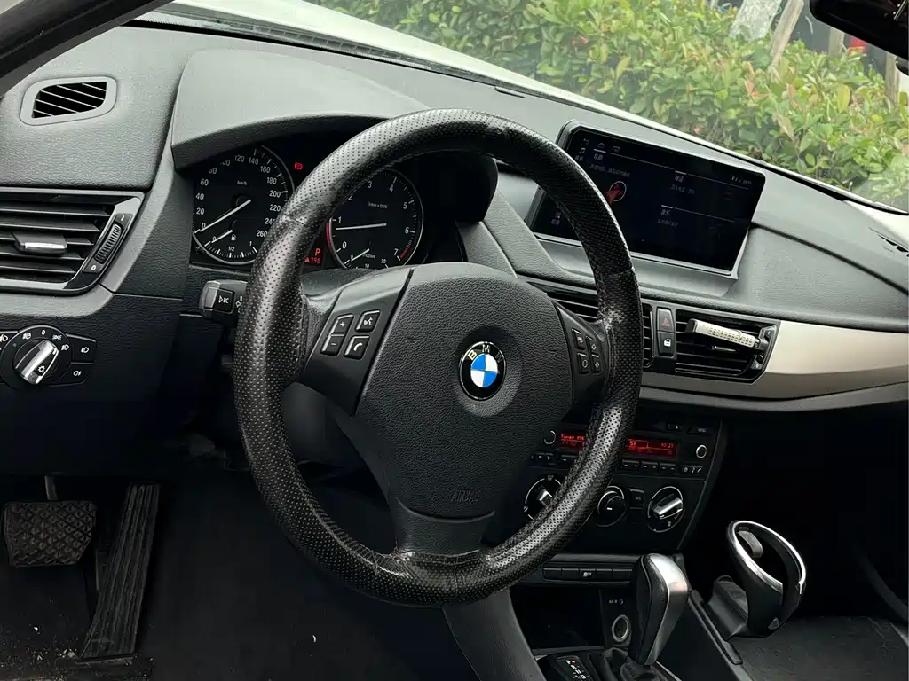 BMW X1 2013 — фото 11