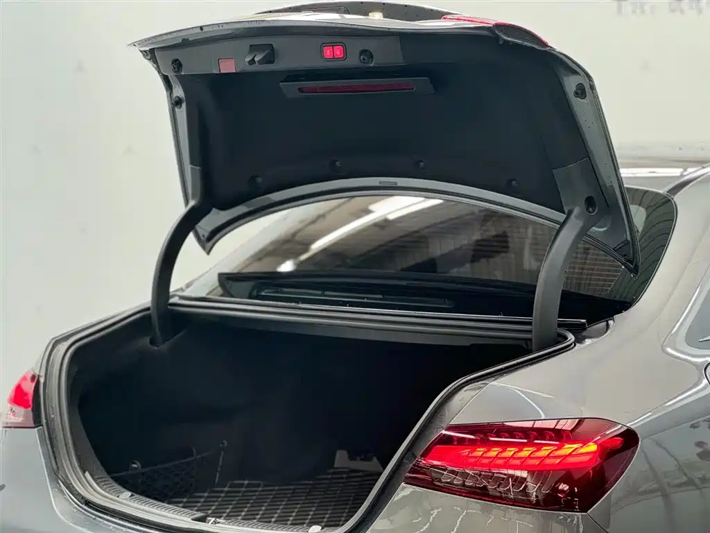 Mercedes-Benz E-Class 2021 — фото 3