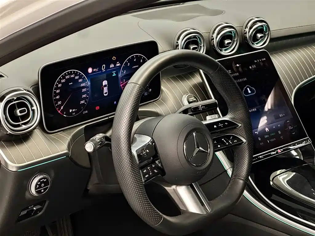 Mercedes-Benz C-Class 2024 — фото 6