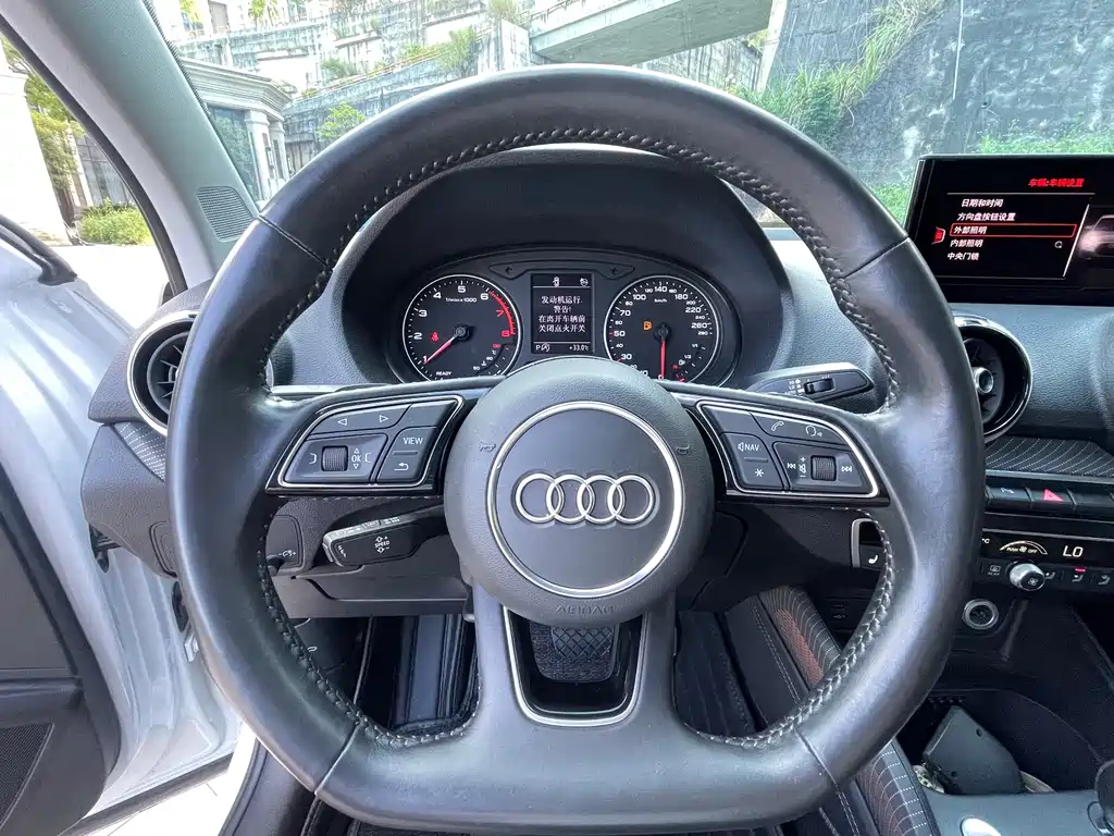 Audi Q2L 2022 — фото 11
