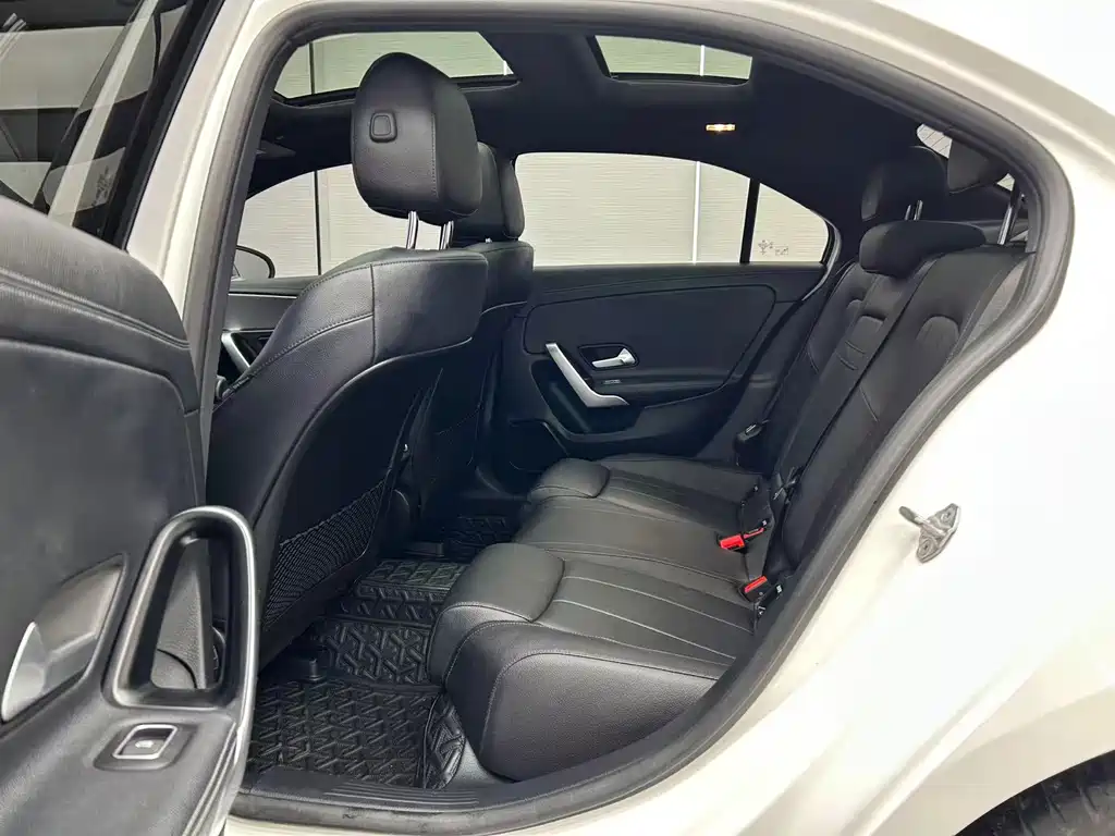 Mercedes-Benz A-Class 2022 — фото 18