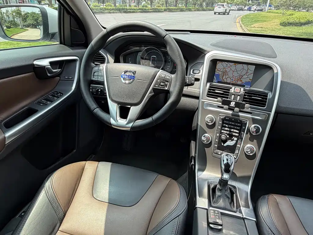 Volvo XC60 2015 — фото 12