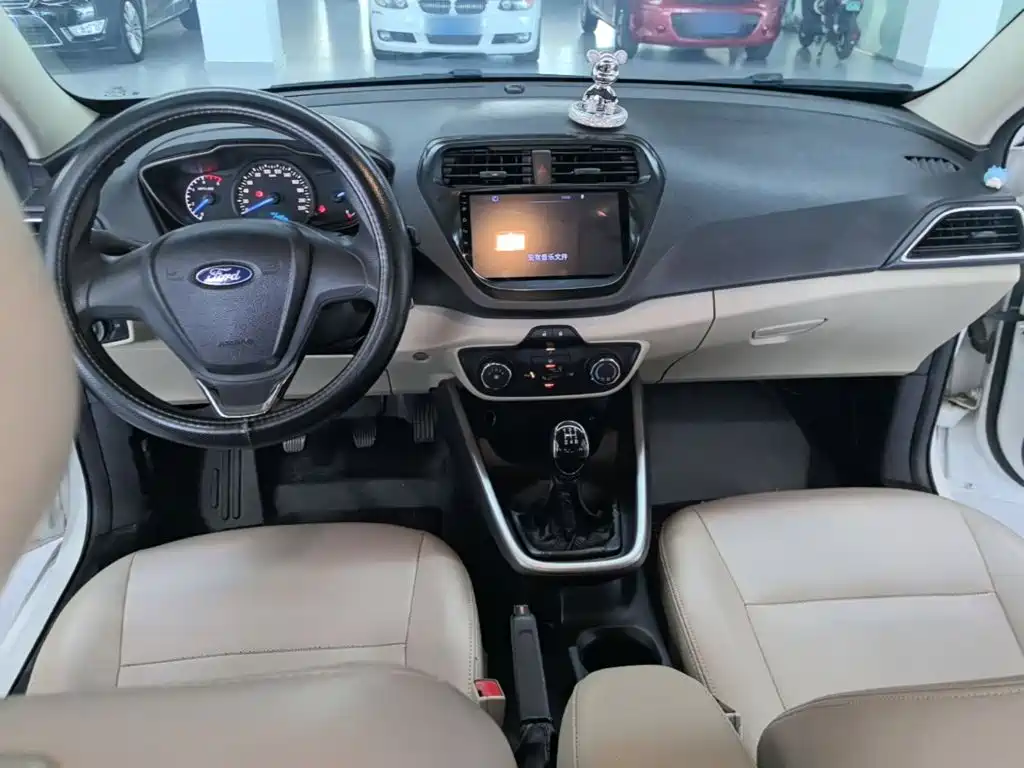 Ford Escort 2017 — фото 10