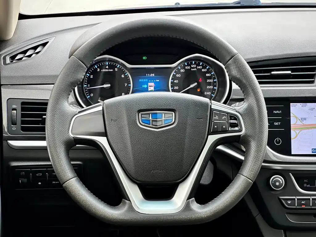 Geely Emgrand 2017 — фото 13