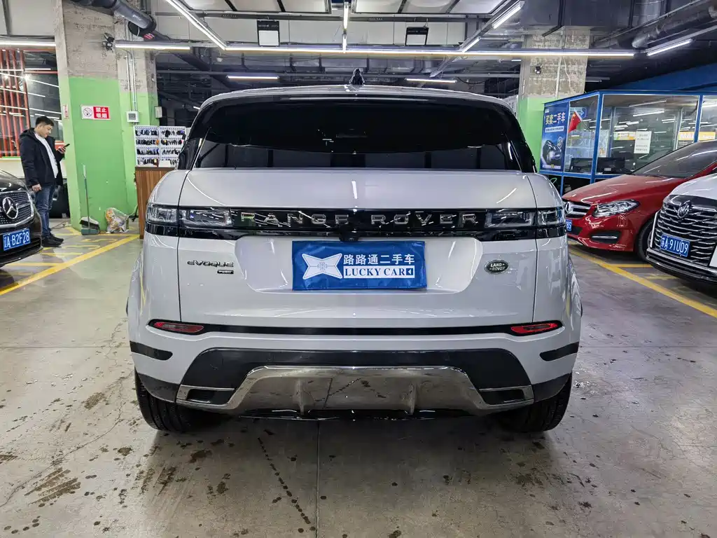 Land Rover Evoque 2023 — фото 5