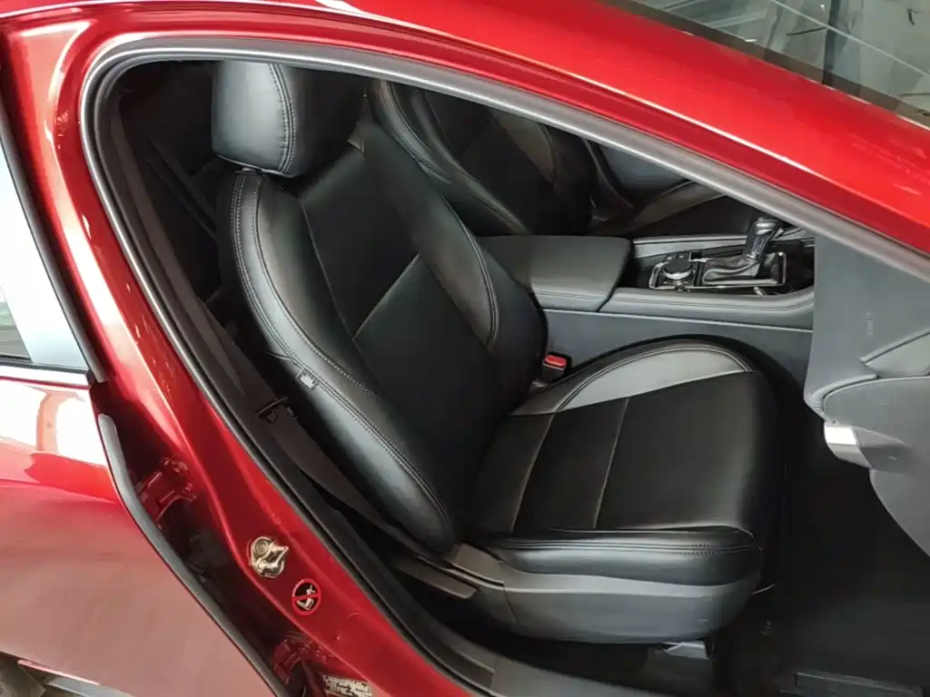 Mazda 3 Axela 2023 — фото 25