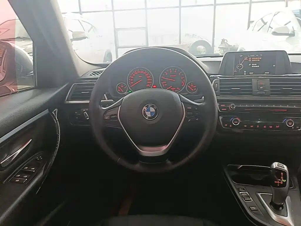 BMW 3 Series 2017 — фото 11
