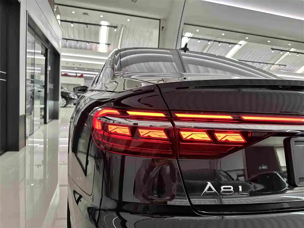 Audi A8 2023 — фото 32