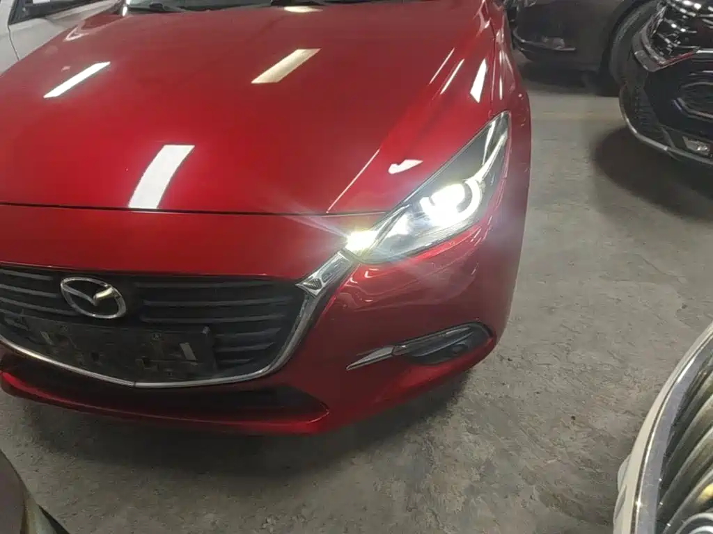 Mazda 3 Axela 2018 — фото 24