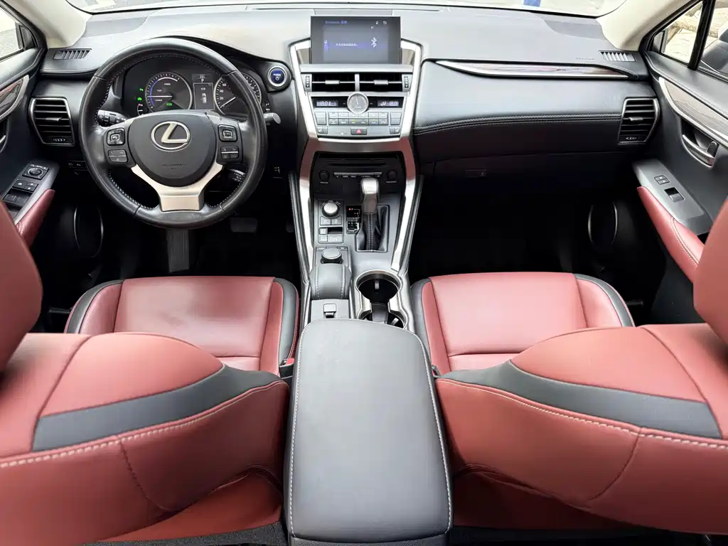 Lexus NX 2017 — фото 11