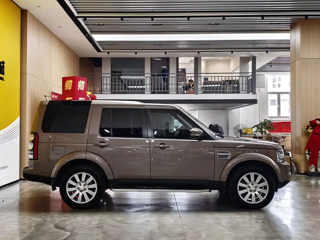 Land Rover Discovery 2015 — фото 4
